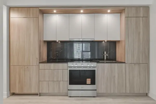 25 Cordova AVE #1013, Toronto W08, ON M9A 0E5