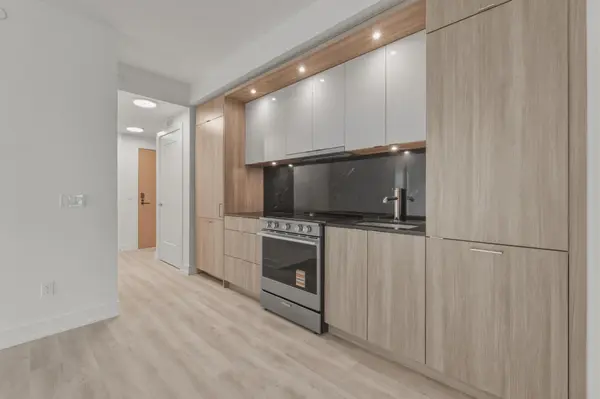 25 Cordova AVE #1013, Toronto W08, ON M9A 0E5