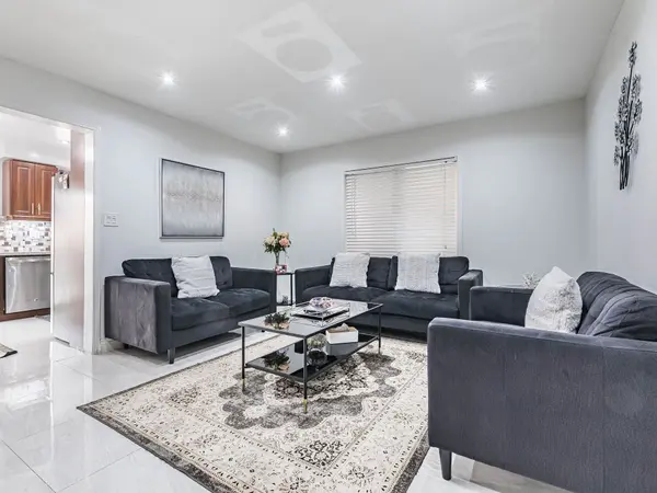 73 Zia Dodda CRES, Brampton, ON L6P 1J6