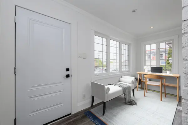 19 Schell AVE, Toronto W04, ON M6E 2S7