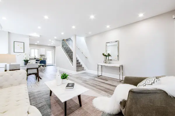 19 Schell AVE, Toronto W04, ON M6E 2S7