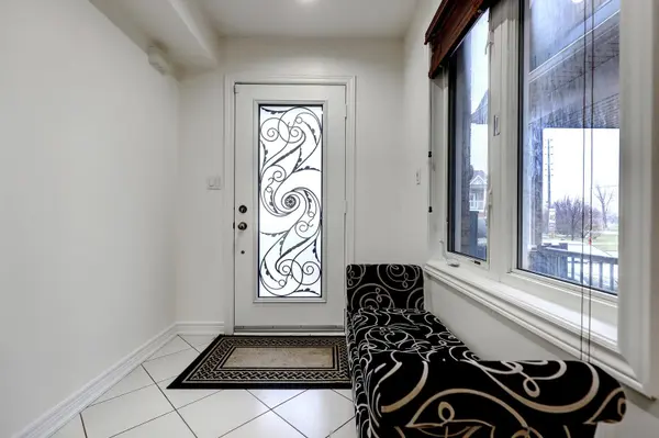 3935 Candlelight DR, Mississauga, ON L5M 8B3