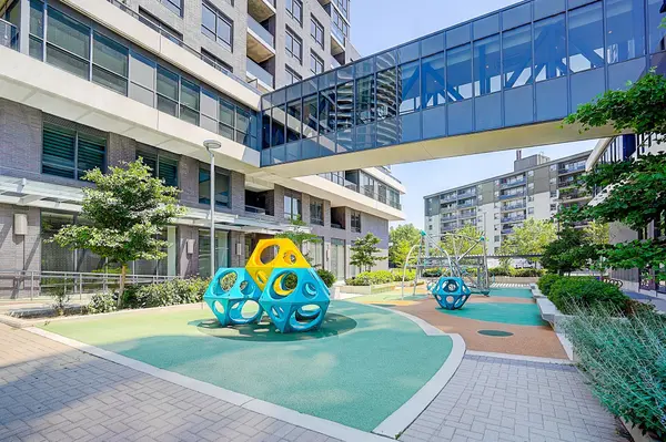 26 Gibbs RD W #530, Toronto W08, ON M9B 0E3