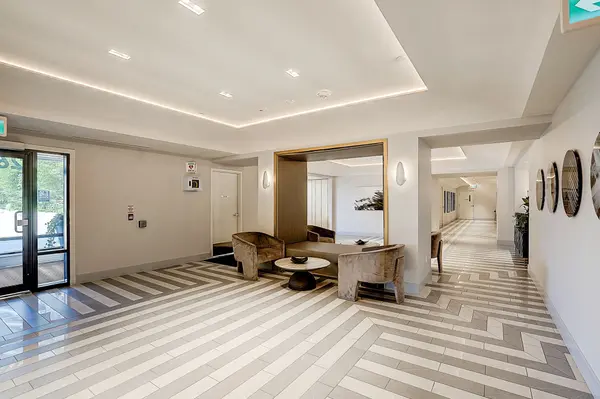 26 Gibbs RD W #530, Toronto W08, ON M9B 0E3