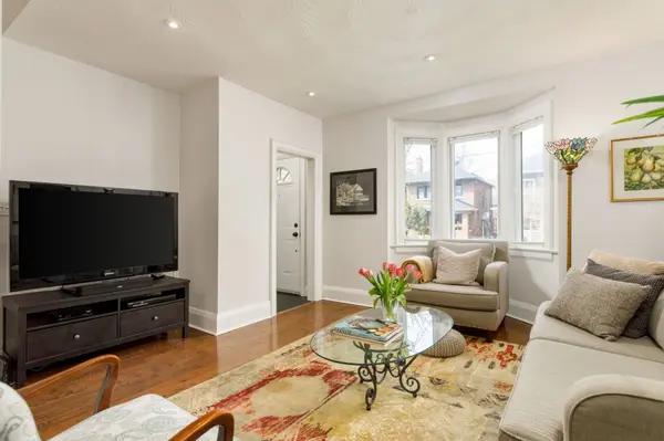 21 Harshaw AVE, Toronto W02, ON M6S 1X9