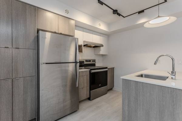 1133 Cooke BLVD #815, Burlington, ON L7T 0C3