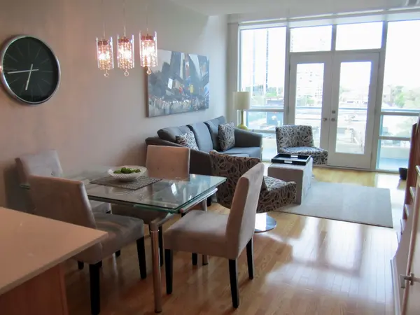 3391 Bloor ST W #422, Toronto W08, ON M8X 1G3