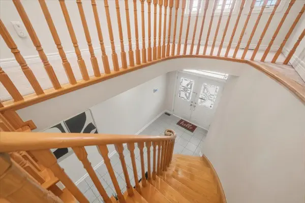 381 Queen Mary DR, Brampton, ON L7A 3T1