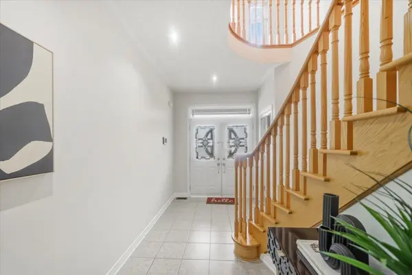 381 Queen Mary DR, Brampton, ON L7A 3T1