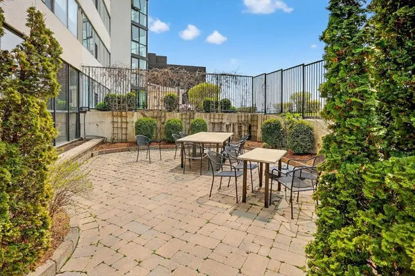 185 Ontario ST #407, Kingston, ON K7L 2Y7