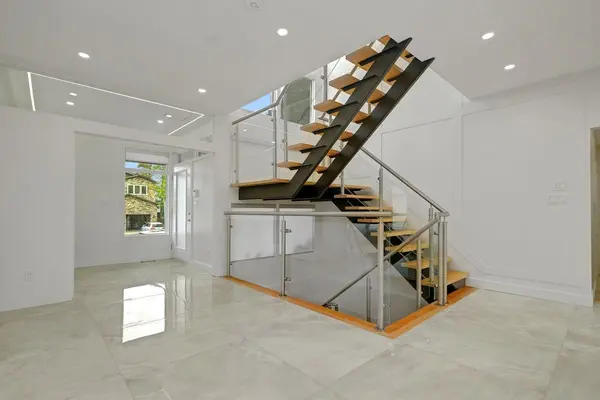 298 Crestview RD, Alta Vista And Area, ON K1H 5G6