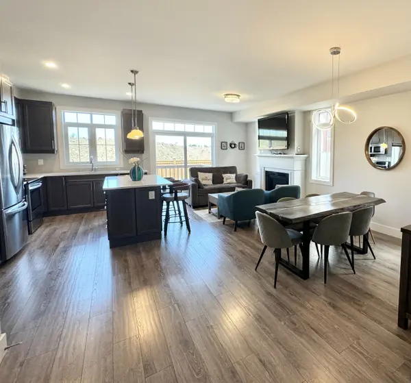 142 RED PINE ST, Blue Mountains, ON L9Y 0Z3