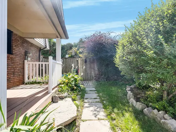 40 Yeoville CT, Hamilton, ON L9C 5W3