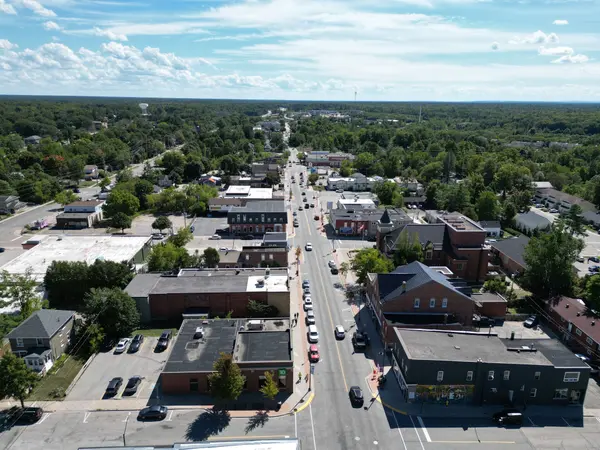 205 Muskoka Road South RD, Gravenhurst, ON P1P 1H6