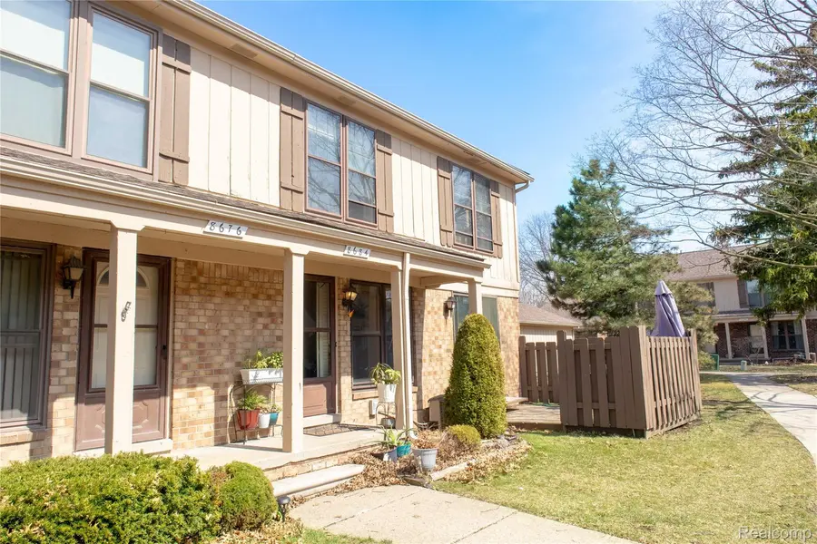 8684 Edgewater LN #14, Warren, MI 48093