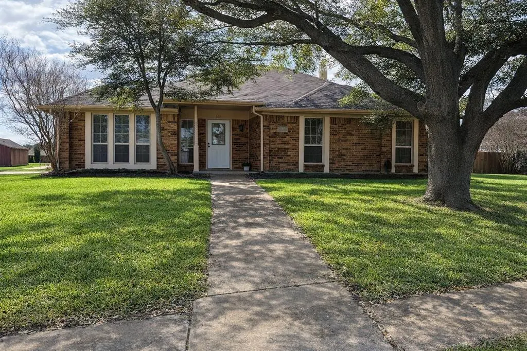 413 Kingsbridge Court, Garland, TX 75040