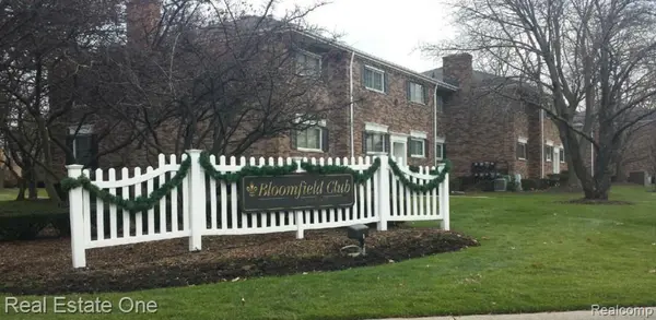 780 E Fox Hills DR, Bloomfield Hills, MI 48304