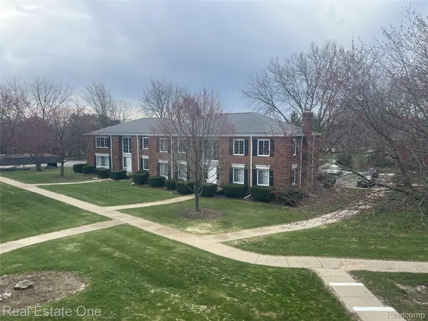 780 E Fox Hills DR, Bloomfield Hills, MI 48304