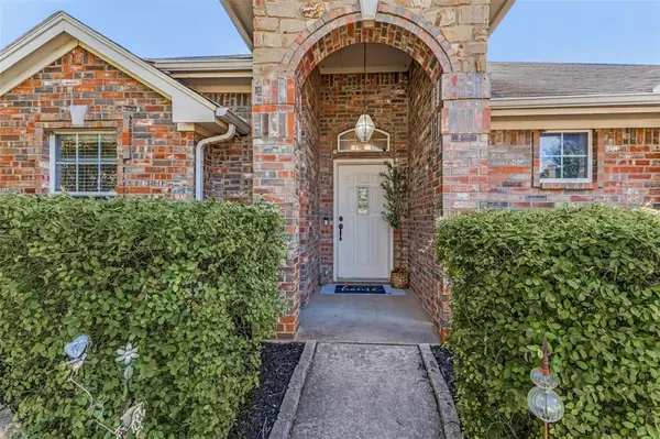 300 Lottie Lane, Saginaw, TX 76179