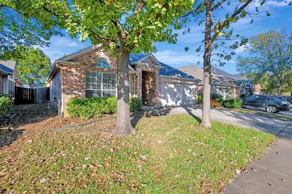 107 Crepe Myrtle Drive, Euless, TX 76039