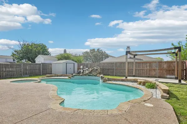 2304 Red Oak Drive, Little Elm, TX 75068