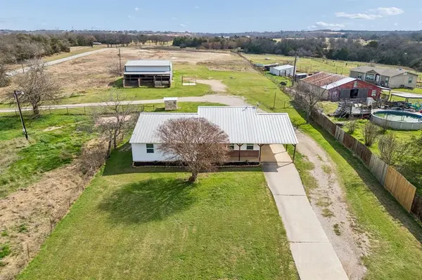 1087 County Road 2395, Alvord, TX 76225