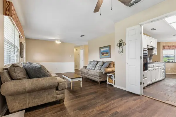 1087 County Road 2395, Alvord, TX 76225