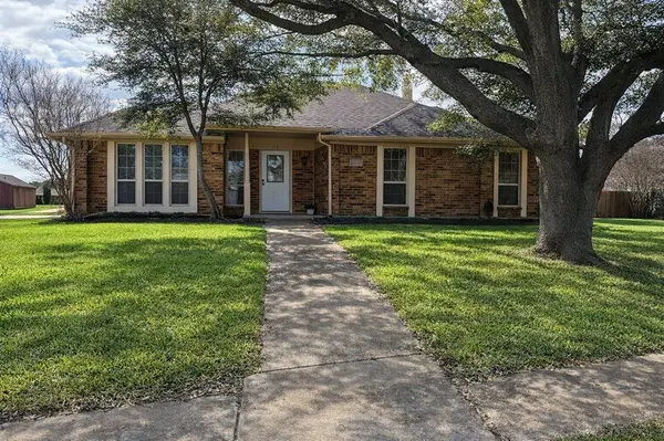 413 Kingsbridge Court, Garland, TX 75040