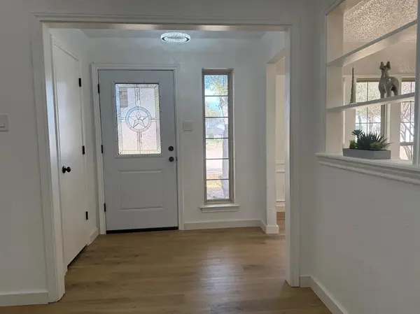 413 Kingsbridge Court, Garland, TX 75040