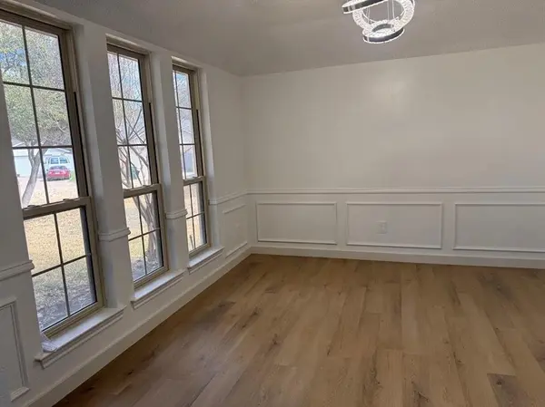 413 Kingsbridge Court, Garland, TX 75040