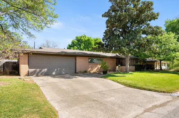 3524 Wooten Drive, Fort Worth, TX 76133