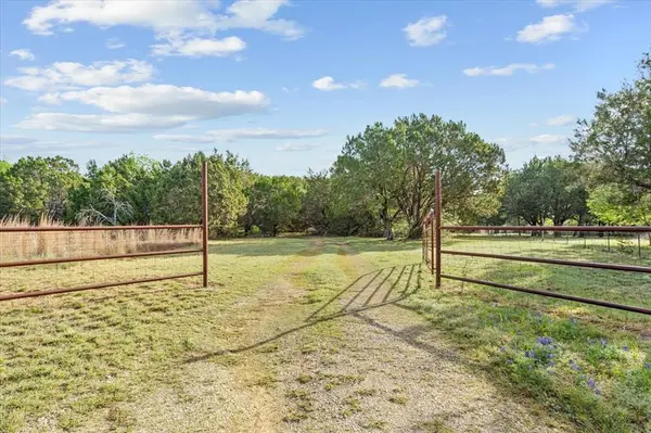 2504 Prause Road, China Spring, TX 76633