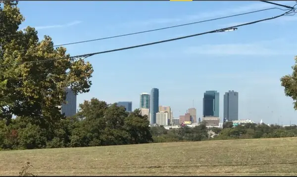 1200 E Maddox Avenue, Fort Worth, TX 76104