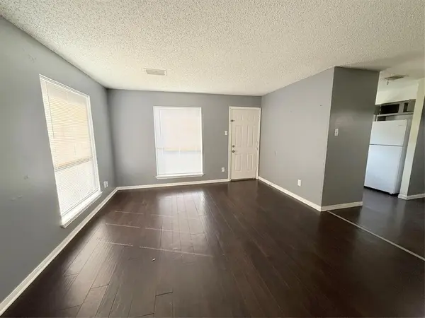 2641 Santa Barbara Drive, Grand Prairie, TX 75052