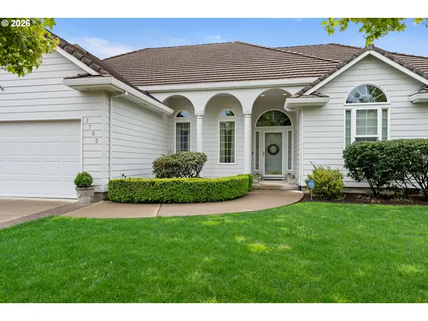 1702 NW TROON CT, Mc Minnville, OR 97128