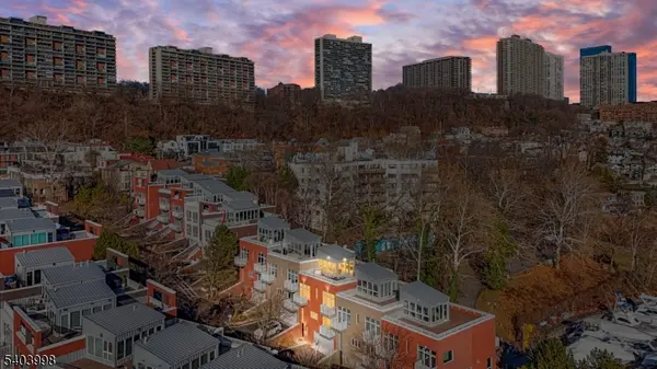 9 Vela Way,  Edgewater Boro,  NJ 07020