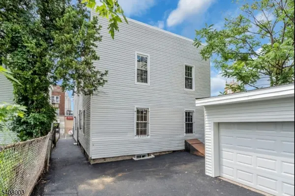 568 Grove St #2R, Irvington Twp., NJ 07111