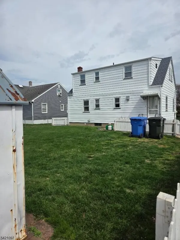 83 Daniel St, Woodbridge Twp., NJ 07064