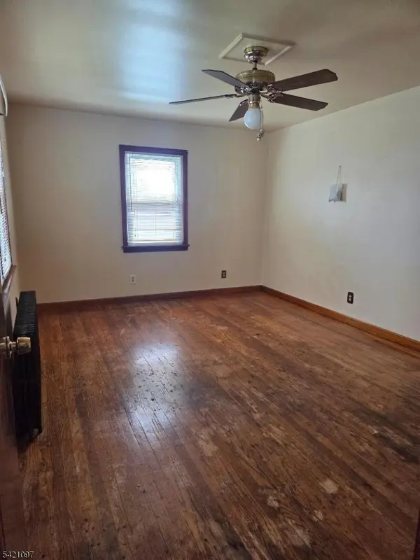 83 Daniel St, Woodbridge Twp., NJ 07064