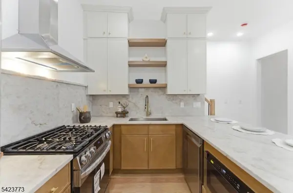 113 Oak St, Jersey City, NJ 07304