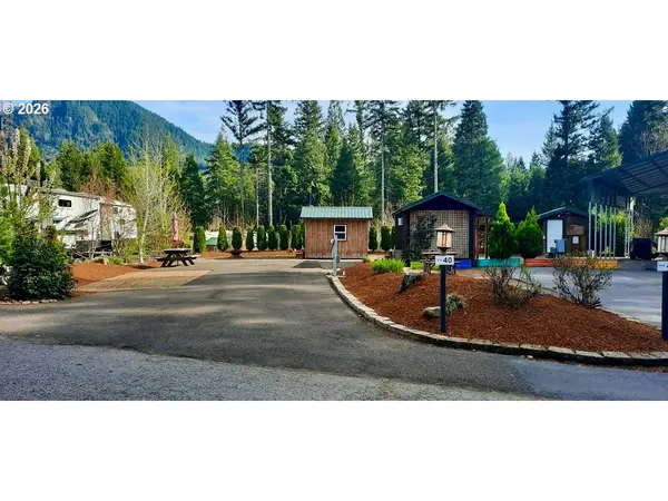 54432 MCKENZIE HWY #40, Blue River, OR 97413