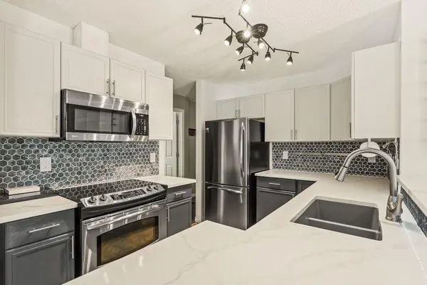 914 20 ST SE #22, Calgary, AB T2G 5P5