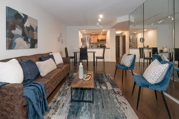 711 Bay ST #320, Toronto C01, ON M5G 2J8