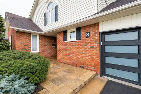 8 Wadsworth CIR, Brampton, ON L6Z 1W7