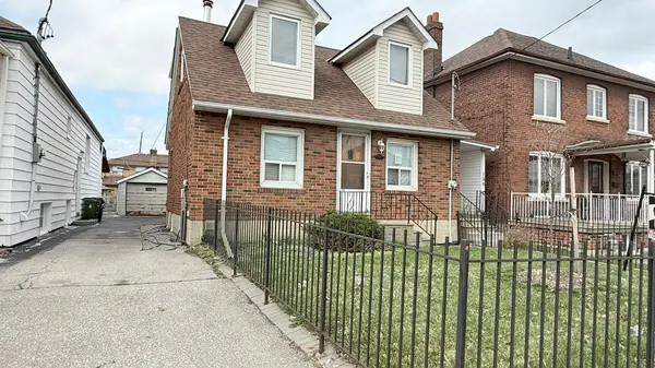 136 Northland AVE, Toronto W03, ON M6N 2E2