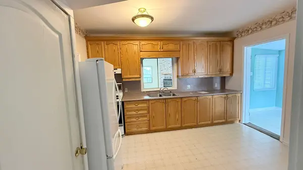 136 Northland AVE, Toronto W03, ON M6N 2E2