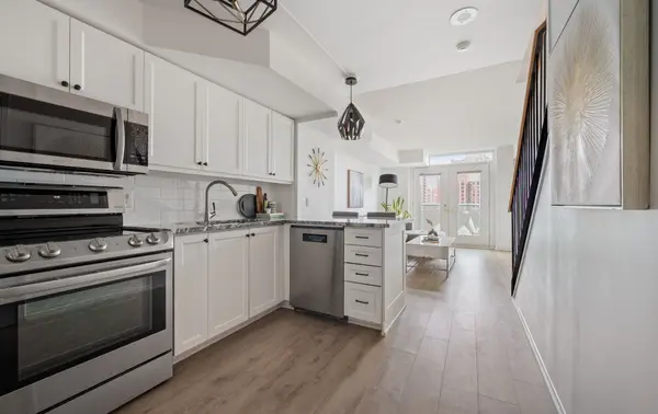 17 Michael Power PL #707, Toronto W08, ON M9A 5G5