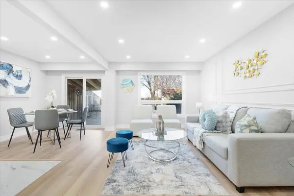 236 Royal Salisbury WAY, Brampton, ON L6V 3H4