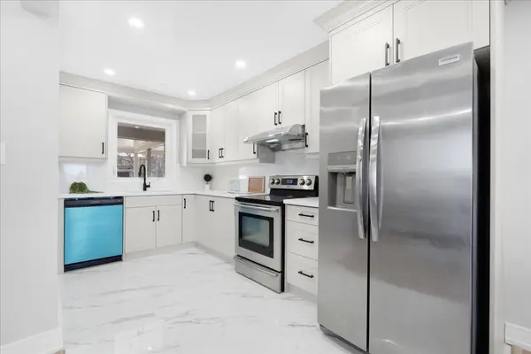 236 Royal Salisbury WAY, Brampton, ON L6V 3H4