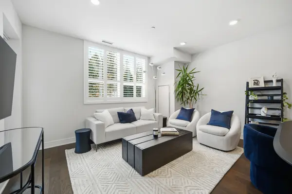 1575 Lakeshore RD W #117, Mississauga, ON L5J 0B1